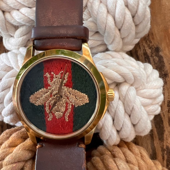 Gucci G Timeless Bee Leather Strap Watch - Picture 7 of 10